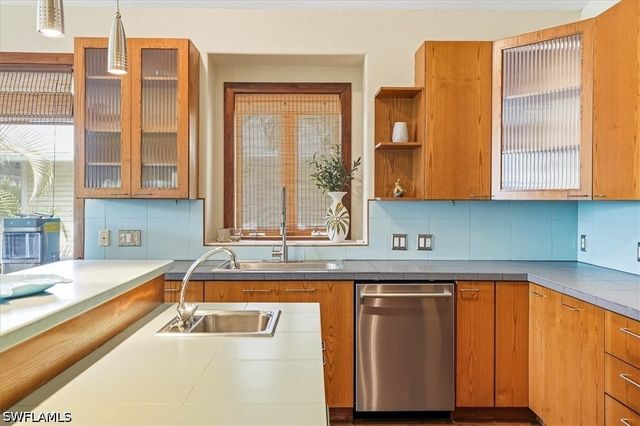 1680 Avion PL, Naples, FL 34104