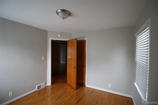 10427 S Morrow Circle, Dearborn, MI 48126