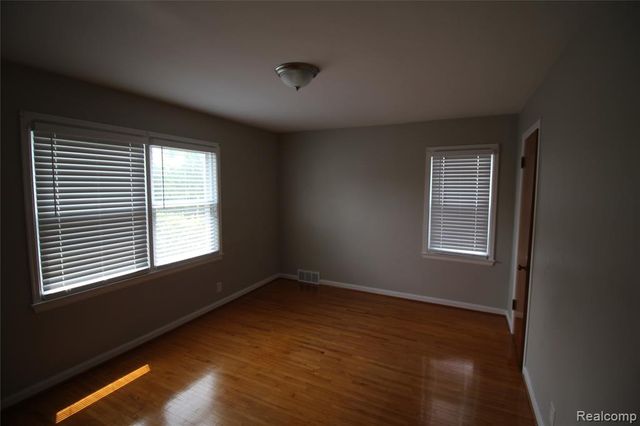 10427 S Morrow Circle, Dearborn, MI 48126