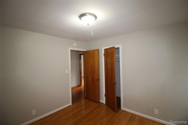10427 S Morrow Circle, Dearborn, MI 48126