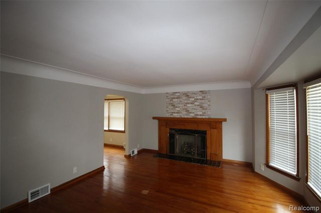 10427 S Morrow Circle, Dearborn, MI 48126