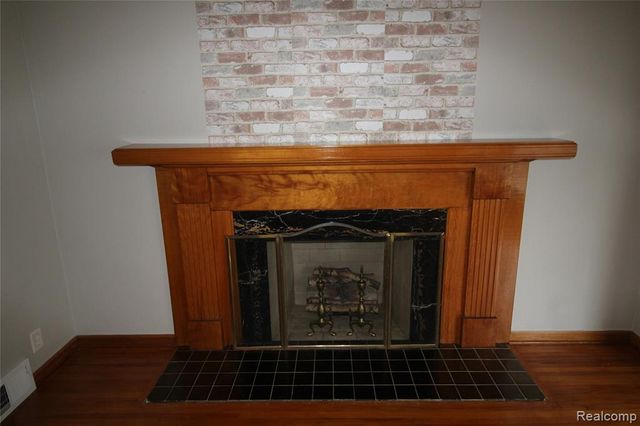 10427 S Morrow Circle, Dearborn, MI 48126