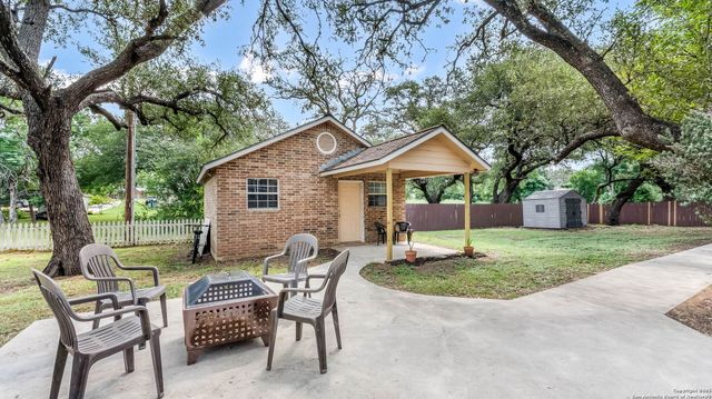 1104 Cardinal, Pleasanton, TX 78064