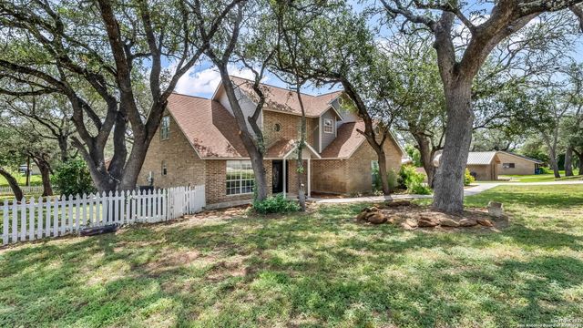 1104 Cardinal, Pleasanton, TX 78064