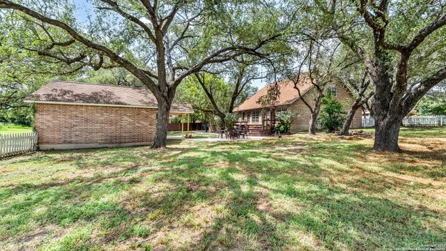 1104 Cardinal, Pleasanton, TX 78064