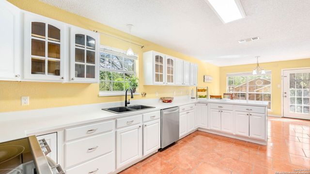 1104 Cardinal, Pleasanton, TX 78064