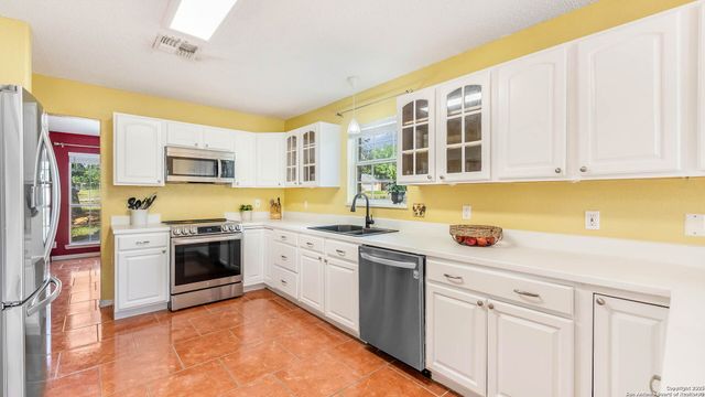 1104 Cardinal, Pleasanton, TX 78064