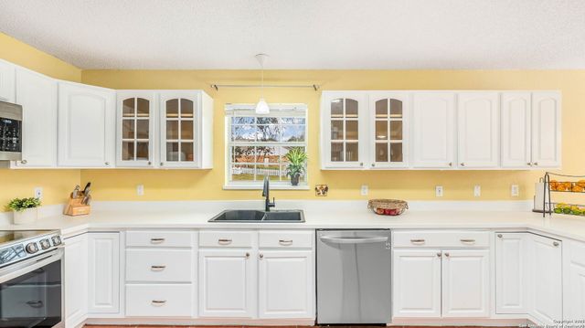 1104 Cardinal, Pleasanton, TX 78064