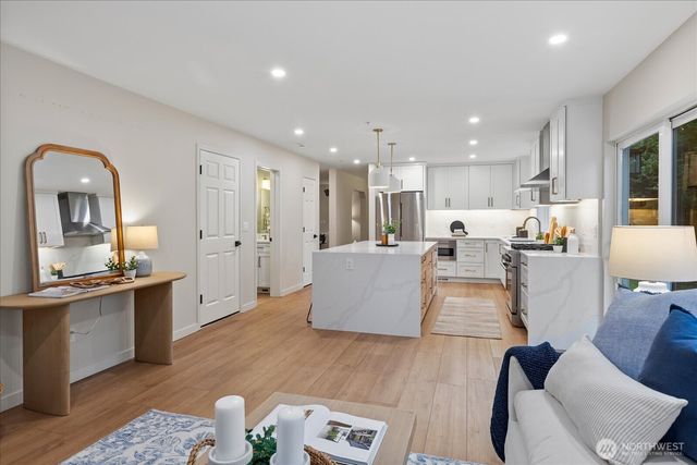 20049 Wallingford Avenue N, Shoreline, WA 98133