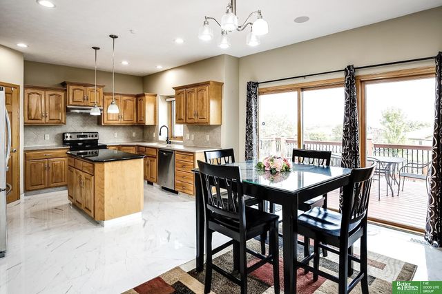 2004 Longview Street, Papillion, NE 68133