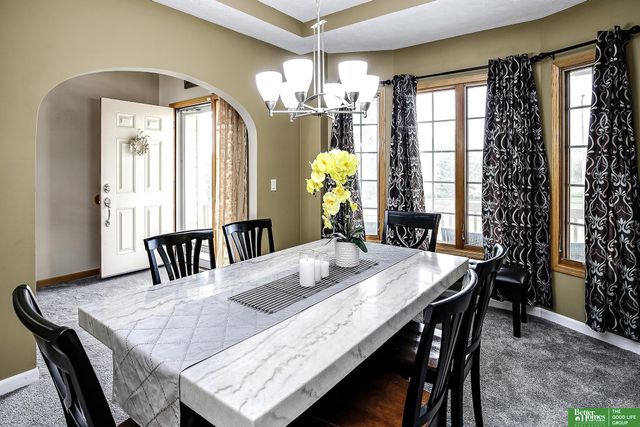 2004 Longview Street, Papillion, NE 68133