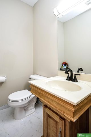 2004 Longview Street, Papillion, NE 68133