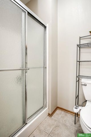 2004 Longview Street, Papillion, NE 68133