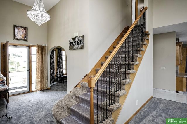 2004 Longview Street, Papillion, NE 68133