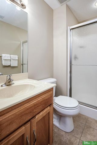 2004 Longview Street, Papillion, NE 68133