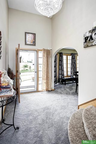 2004 Longview Street, Papillion, NE 68133