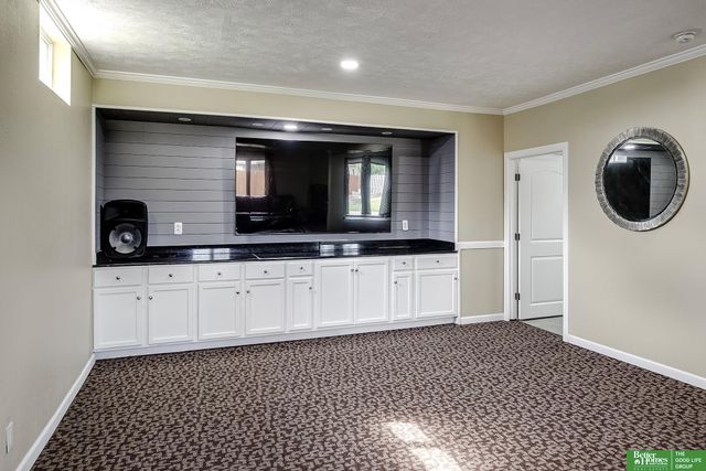 2004 Longview Street, Papillion, NE 68133