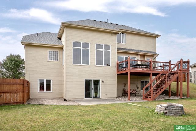 2004 Longview Street, Papillion, NE 68133