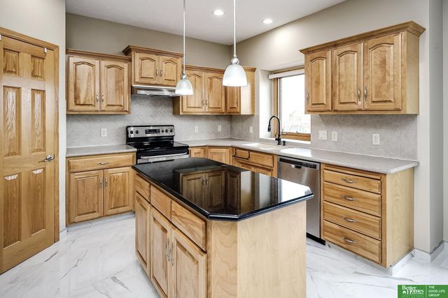 2004 Longview Street, Papillion, NE 68133