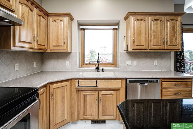 2004 Longview Street, Papillion, NE 68133