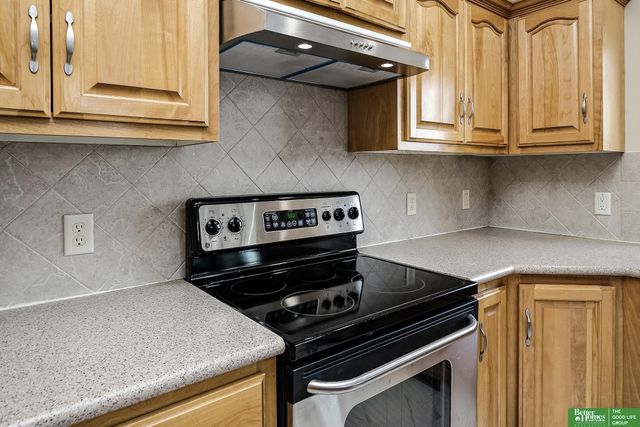 2004 Longview Street, Papillion, NE 68133