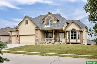 2004 Longview Street, Papillion, NE 68133