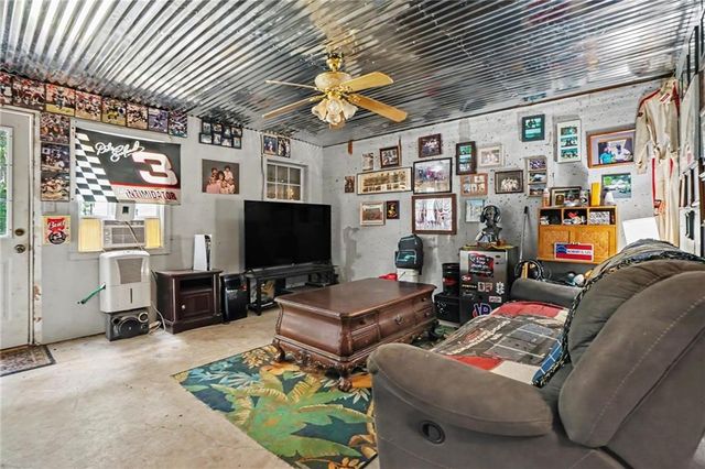 2364 W H Hayes Road, Jefferson, GA 30549