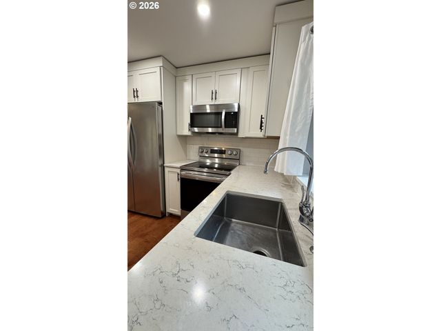 2800 TREETOP Ln, West Linn, OR 97068