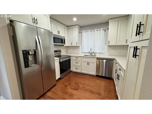 2800 TREETOP Ln, West Linn, OR 97068