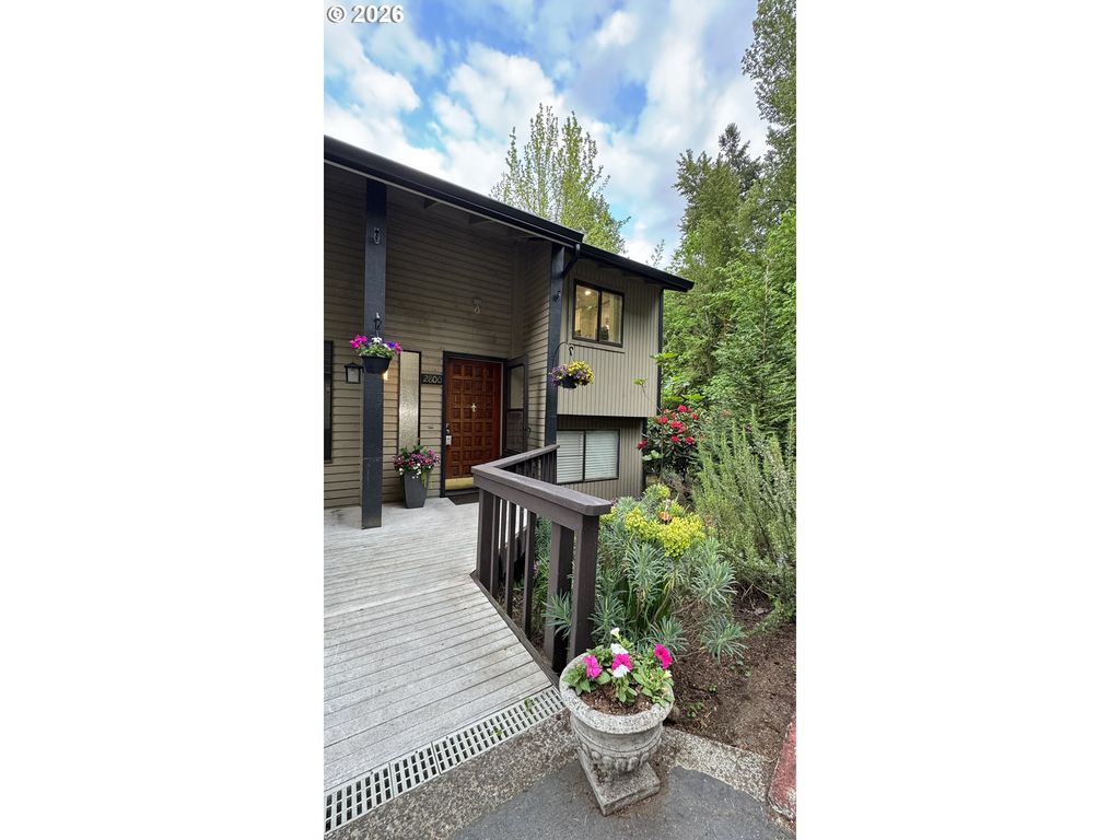 2800 TREETOP Ln, West Linn, OR 97068