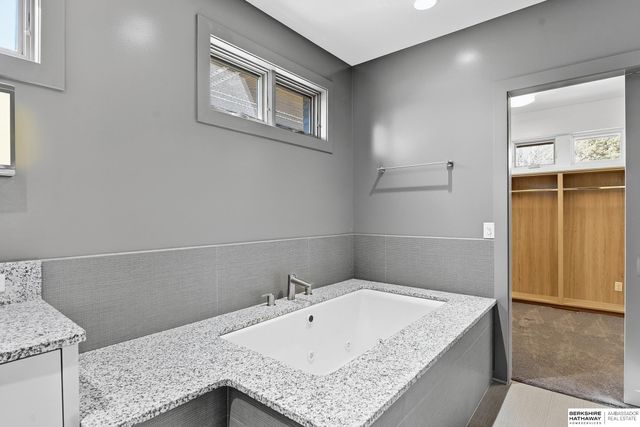1718 Ridgewood Avenue, Omaha, NE 68124