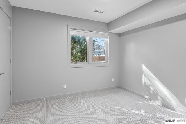 1718 Ridgewood Avenue, Omaha, NE 68124