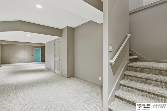 1718 Ridgewood Avenue, Omaha, NE 68124