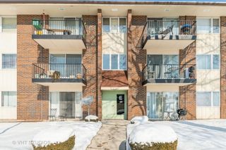 5s100 Pebblewood Lane E4, Naperville, IL 60563