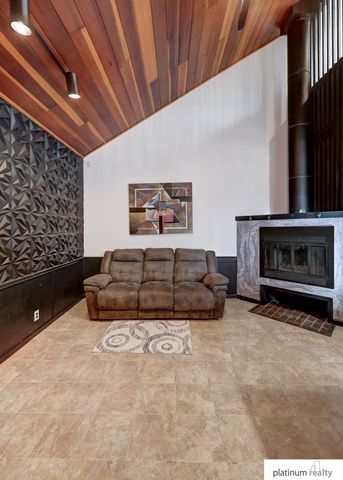 1032 Skyline Drive, Fremont, NE 68025