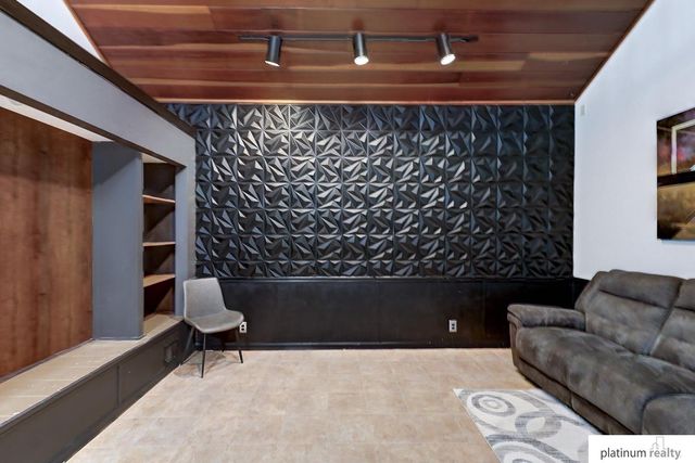 1032 Skyline Drive, Fremont, NE 68025