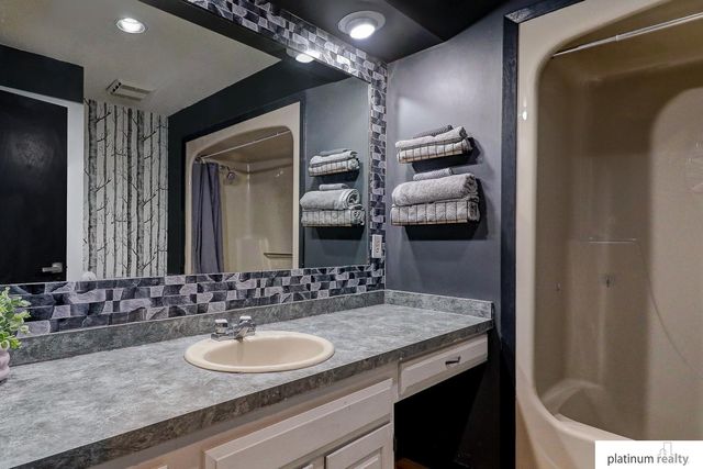 1032 Skyline Drive, Fremont, NE 68025