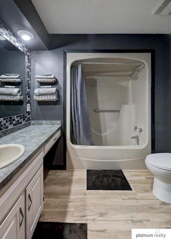 1032 Skyline Drive, Fremont, NE 68025