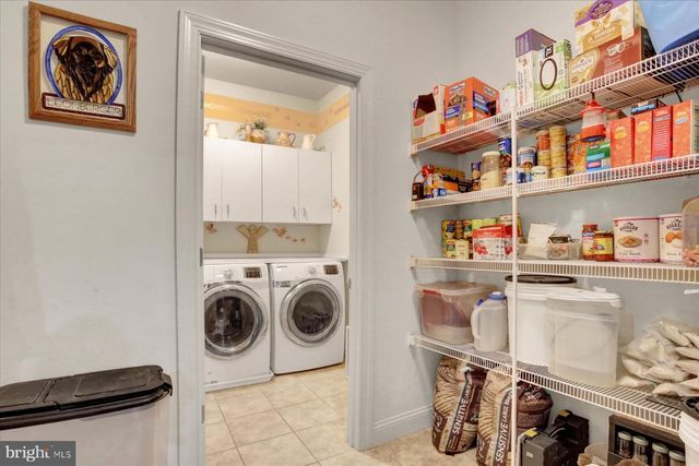 3 JAMESTOWN SQ, Mechanicsburg, PA 17050