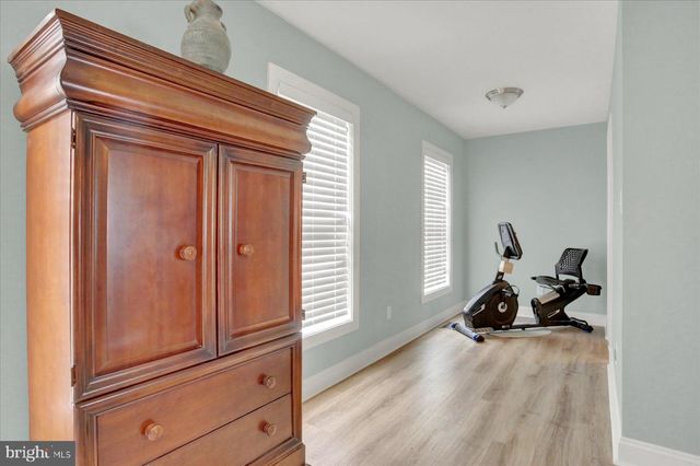 3 JAMESTOWN SQ, Mechanicsburg, PA 17050