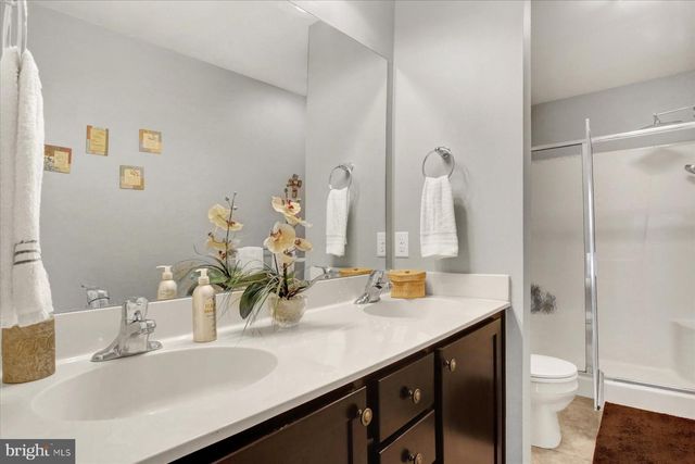 3 JAMESTOWN SQ, Mechanicsburg, PA 17050