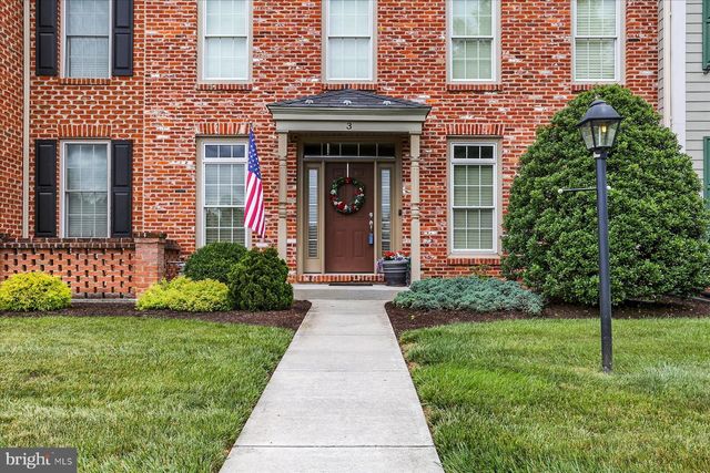 3 JAMESTOWN SQ, Mechanicsburg, PA 17050