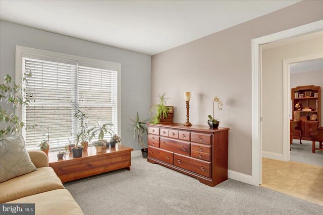 3 JAMESTOWN SQ, Mechanicsburg, PA 17050