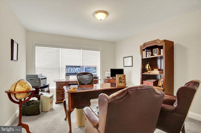 3 JAMESTOWN SQ, Mechanicsburg, PA 17050