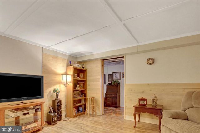 3 JAMESTOWN SQ, Mechanicsburg, PA 17050
