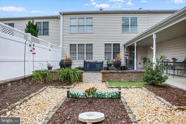 3 JAMESTOWN SQ, Mechanicsburg, PA 17050