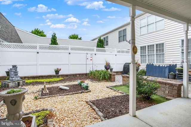 3 JAMESTOWN SQ, Mechanicsburg, PA 17050
