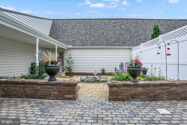 3 JAMESTOWN SQ, Mechanicsburg, PA 17050