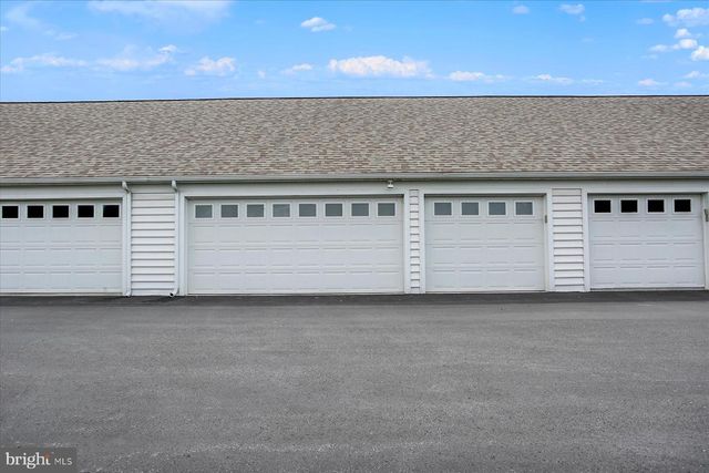 3 JAMESTOWN SQ, Mechanicsburg, PA 17050