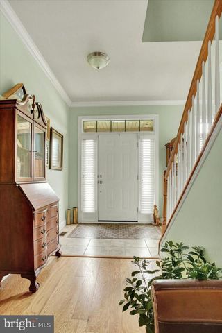 3 JAMESTOWN SQ, Mechanicsburg, PA 17050